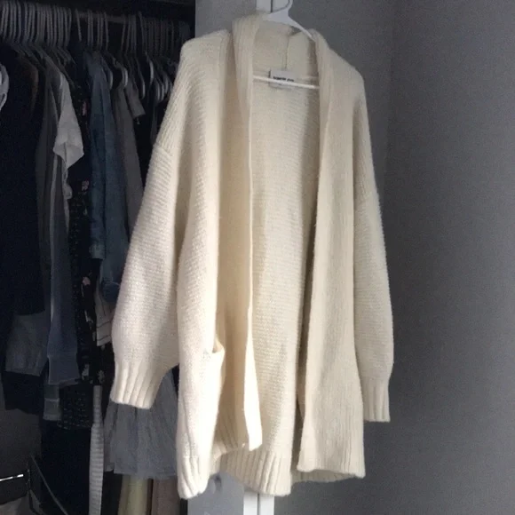 Aritzia Babaton I-OI Cardi Sweater, never worn - Picture 4 of 7
